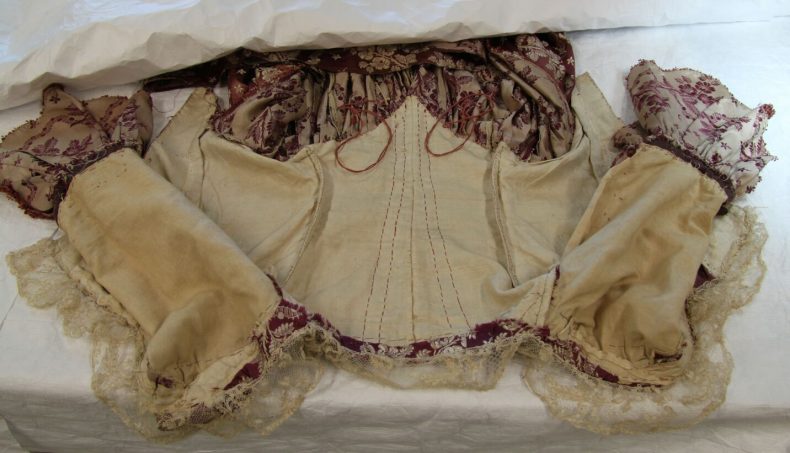 inside-of-bodice-790x453